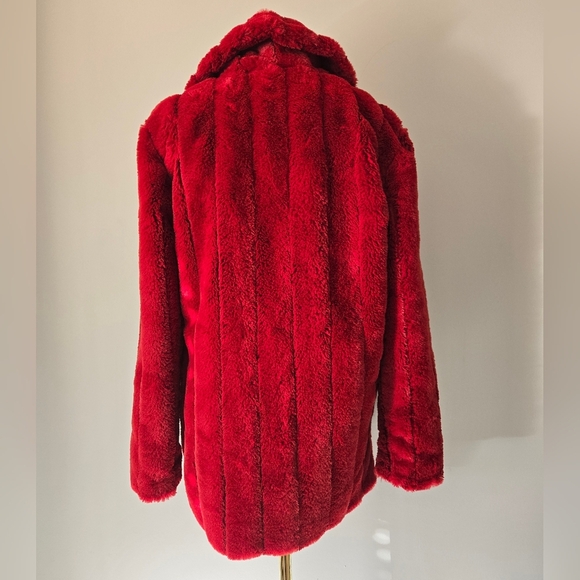 MINKPINK reddish pink (burgundy) soft, textured faux fur coat. XS - Picture 6 of 12
